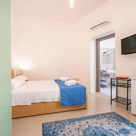 Rum i privatbostad Stanze Victoria In Marina